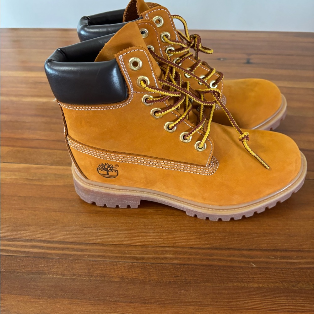 Timberland woman Boots in Tan and Brown